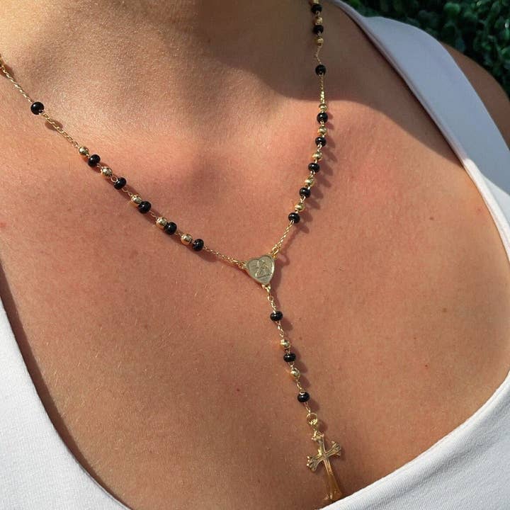 Milie Jewels – wholesale Bönehalsband – 18k guld fylld svart pärlstav mode radband med ängel och kors, trendiga