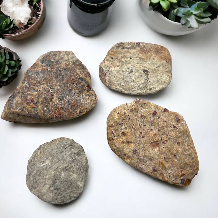 Crystals of India – Großhandel Spiritueller Stein/Kristall – Ruby Albite Einseitiger Nagellack1