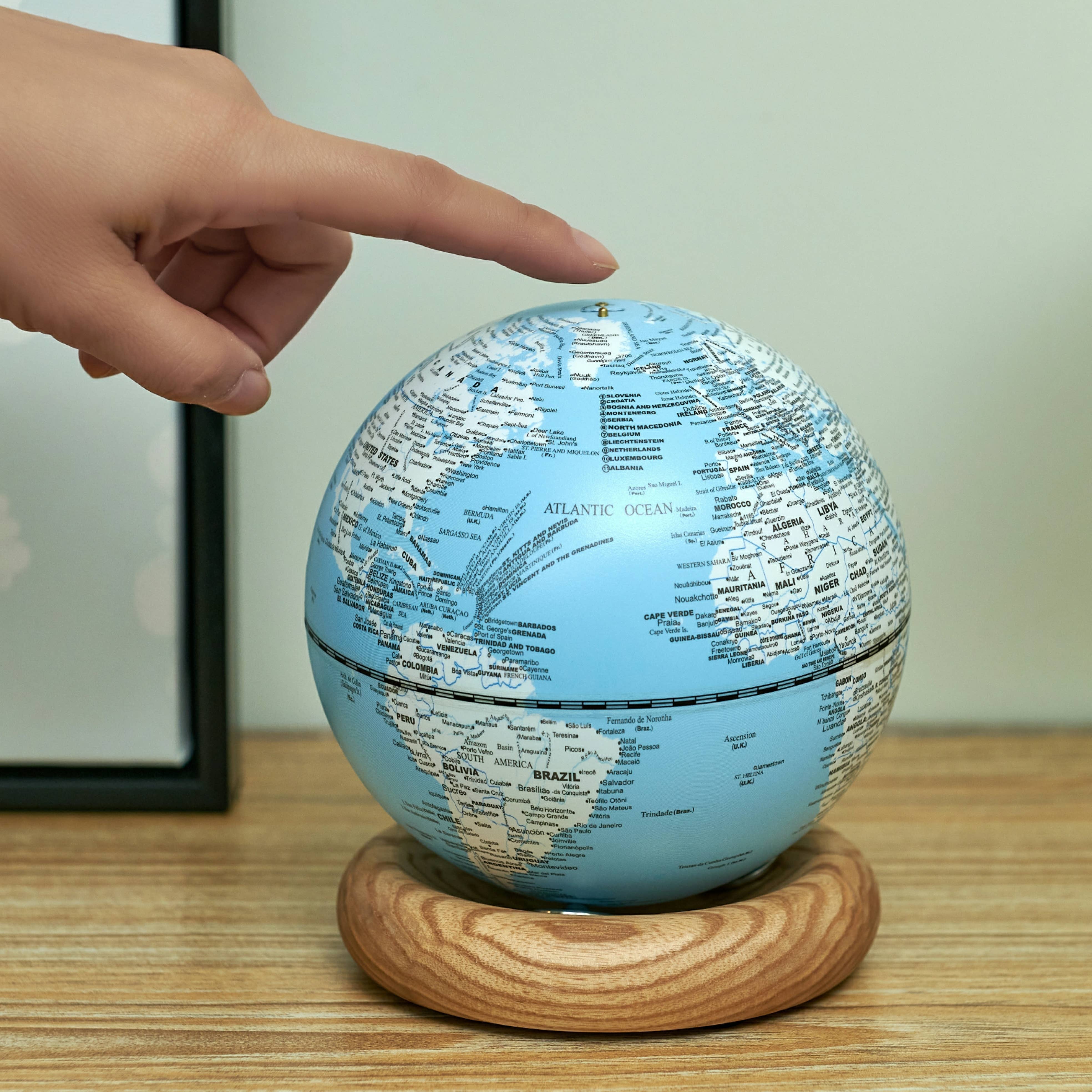 Gingko Design - Wholesale Desk Globe - Mini AtlasGlobe Light3