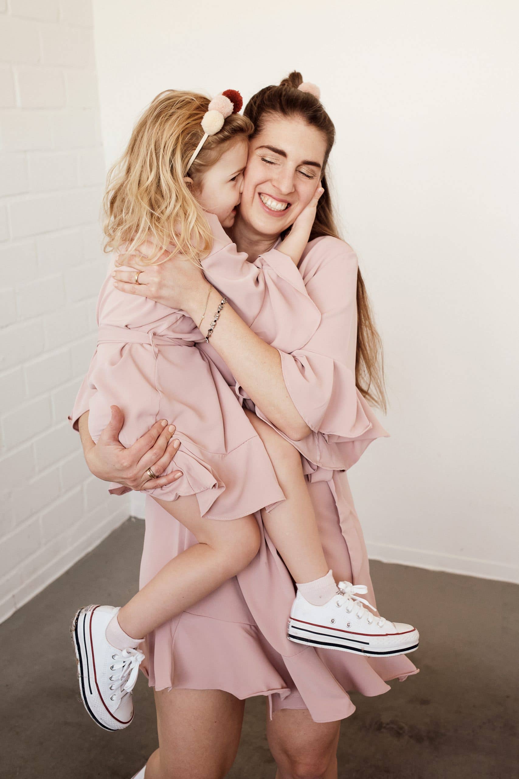 shopandmarry – wholesale Mommy & me sets – Rosé Ruffles kimono, pink with ruffles on the sleeves4