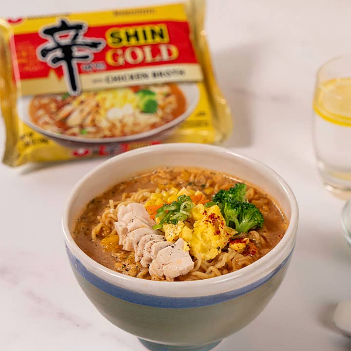 K Moitves - Wholesale Ramen - Nongshim Shin Noodle Gold-130g (4x4, 16Packs)3