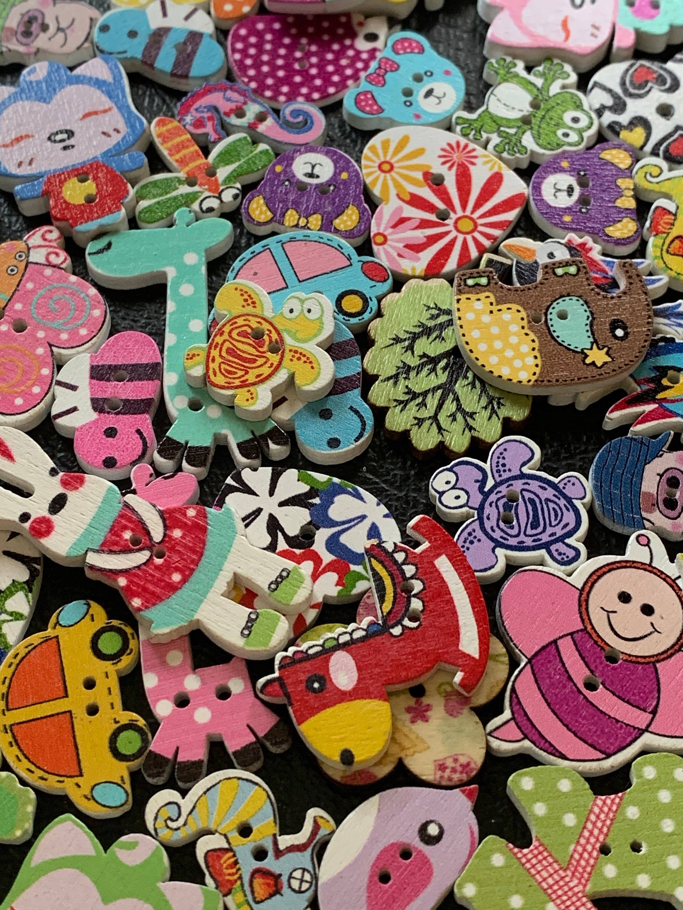 Magnifique Hearts - Wholesale Sewing Button/Snap - Wooden Buttons, 0.6-1.2 Inch, Character Cartoon Buttons, Ass3