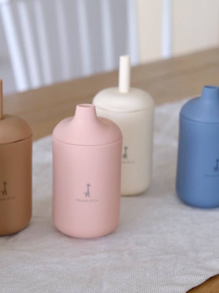 Silikonbecher mit Strohhalm und Schnabel für den Großhandel von Micasso & Co