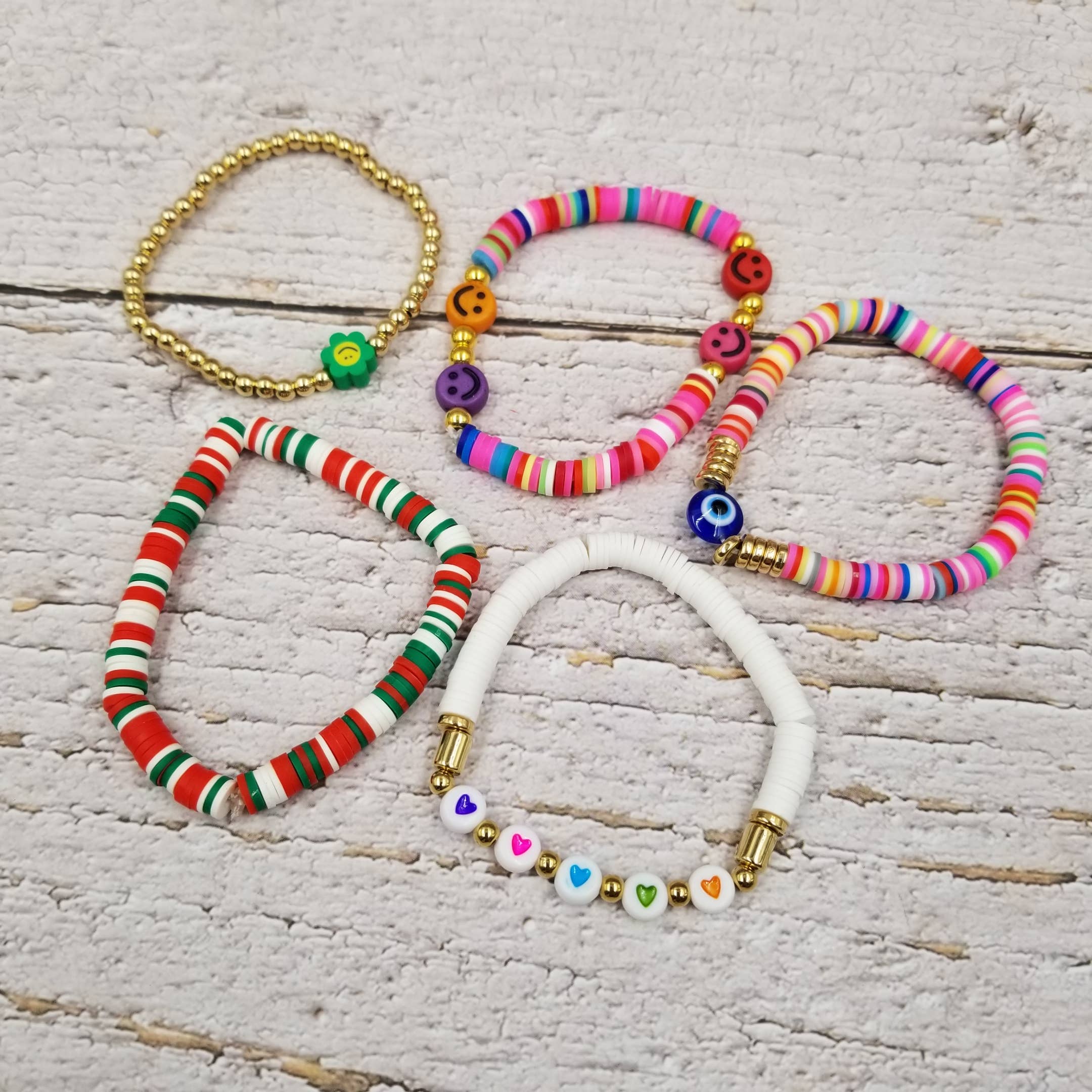 Treasure Wholesale – wholesale Smycken – Hjärta leende ansikte Christmas Clay Armband Set1