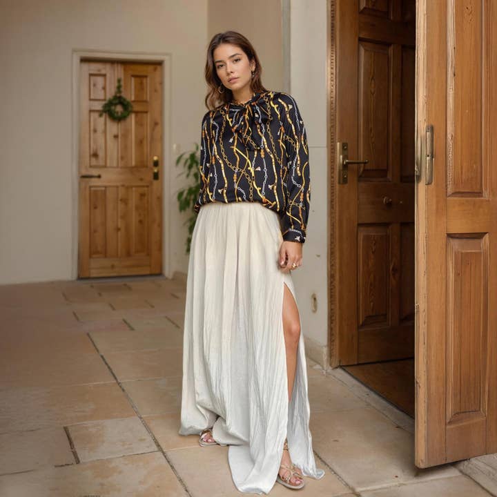 Blouse à nœud avec imprimé chaîne pour femme Pleione pour la vente par Robin K