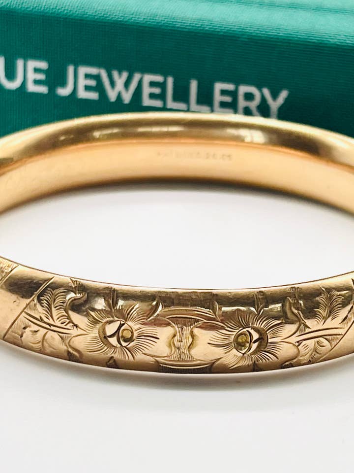 Bracelet jonc floral édouardien antique gravé pour la vente par hipV Modern Vintage Jewelry