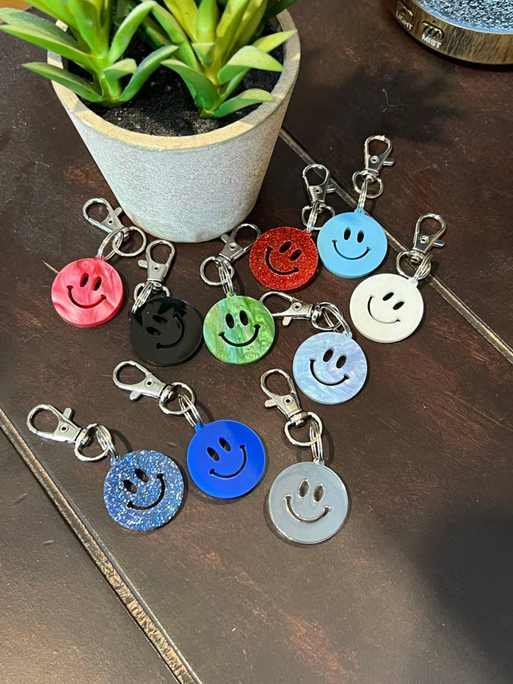 Mini Acrylic
Smiley Face Keychain for wholesale by Suchfungoods