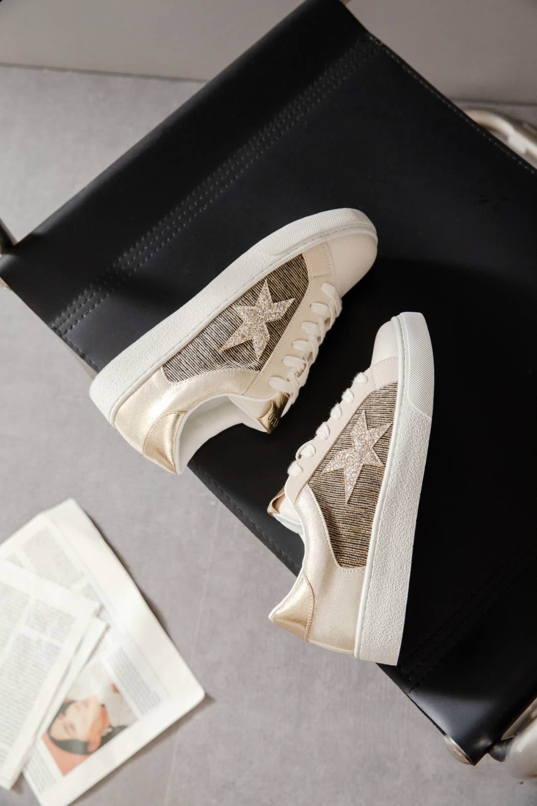 ERYNN – wholesale Vardagssneakers - Dam – Snörskor Elia med guldsparkle och metallicdetaljer21