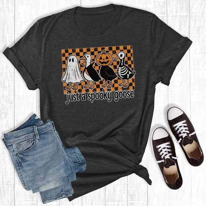 T-shirt graphique Halloween automnal avec une oie effrayante pour la vente par Rebel Rose
