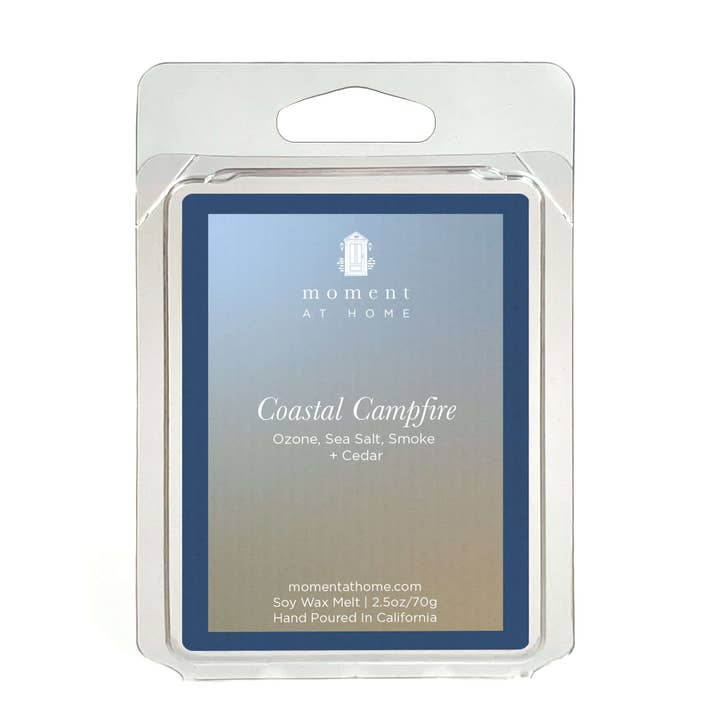 La cire de soja parfumée Coastal Campfire fond pour la vente par Moment At Home