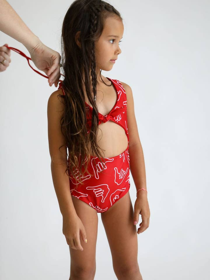 Pigens Udskæring ét Stykke I Rød Shaka for engroshandel hos Of One Sea