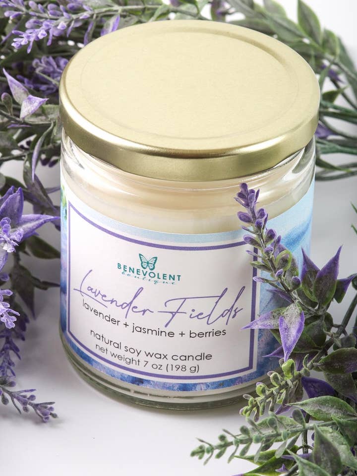 Bougie parfumée Lavender Fields 7 oz pour la vente par The Benevolent Boutique