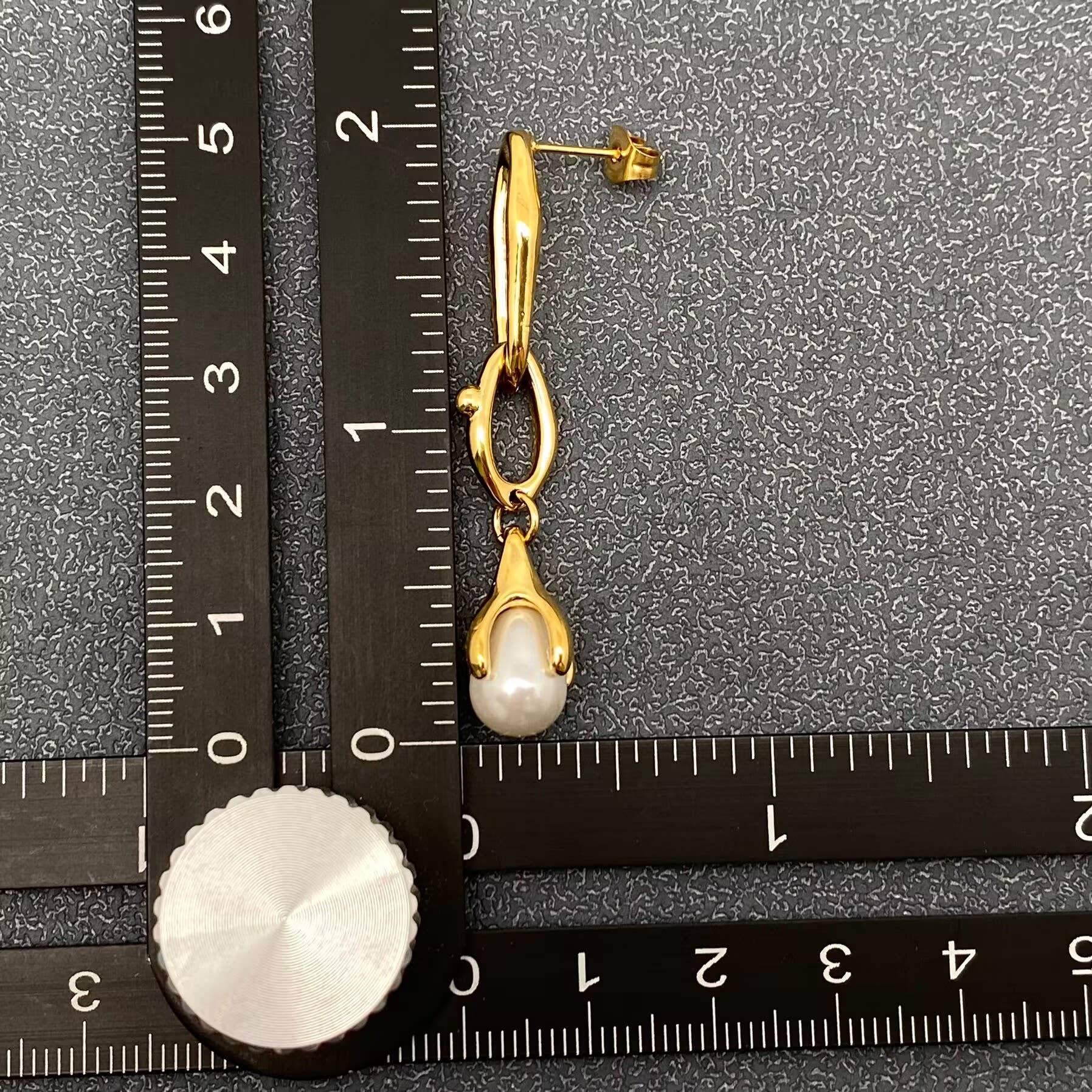 Mio Queena – wholesale Dangle earrings – Paw Scratch Pearl 18K Gold Plated S.Steel Earrings - FGS3