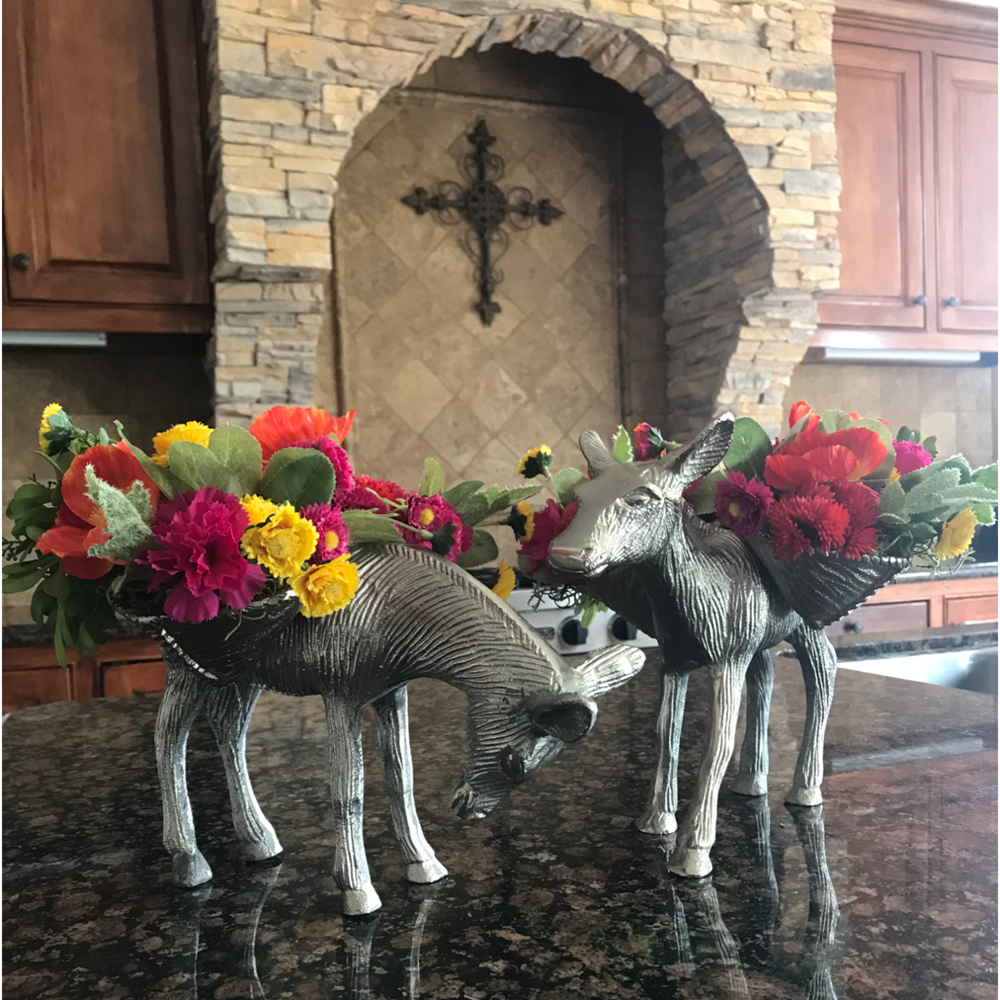 Wilco Home – wholesale Decorative plate/dish/bowl – Set/2 Donkey Figures with Side Saddle Serving Dishes1
