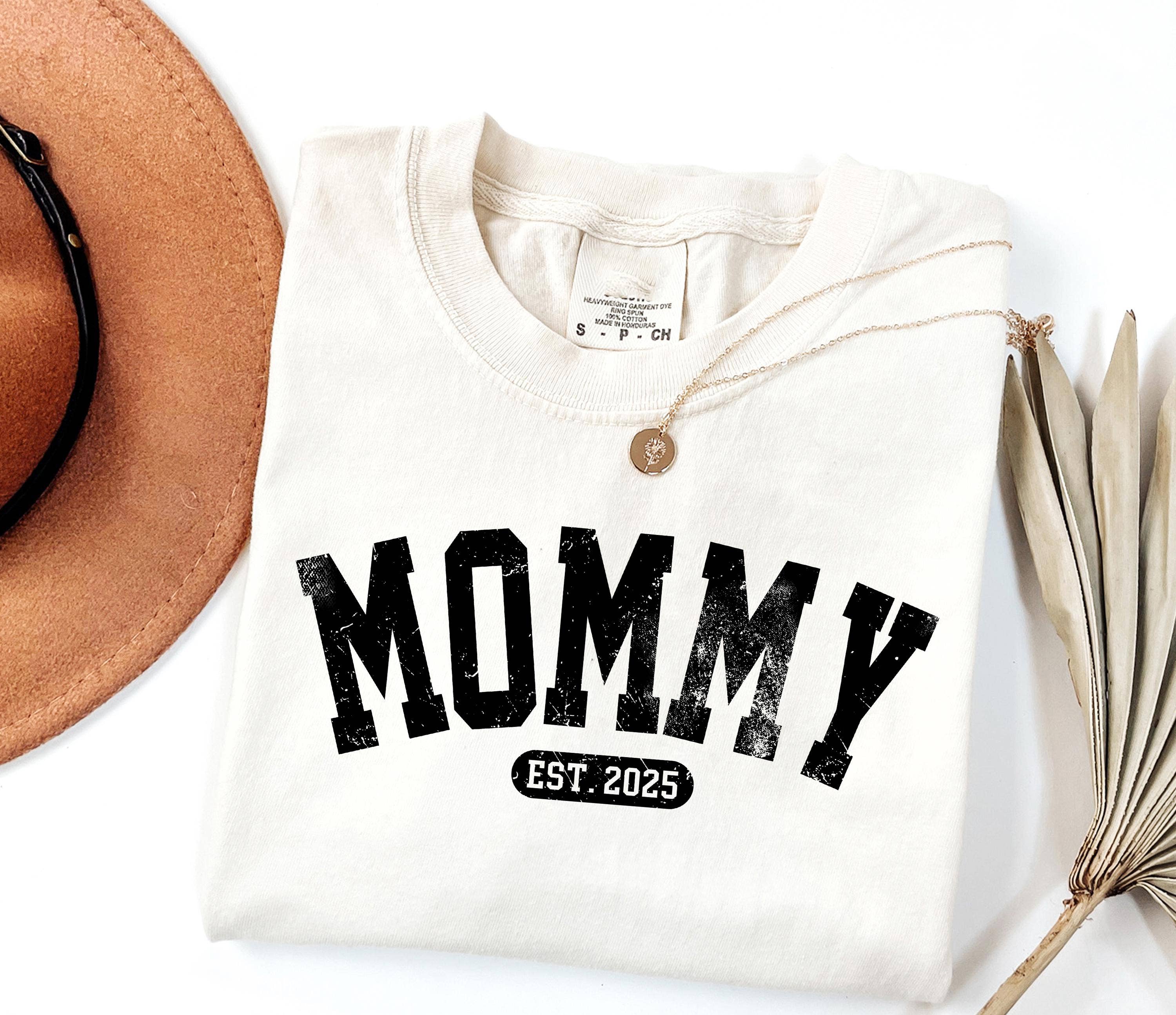 CVH DREAMY LTD – wholesale Screen printed t-shirt – Women′s – Mommy Est Year Shirt, Pregnancy Announcement Shirt0