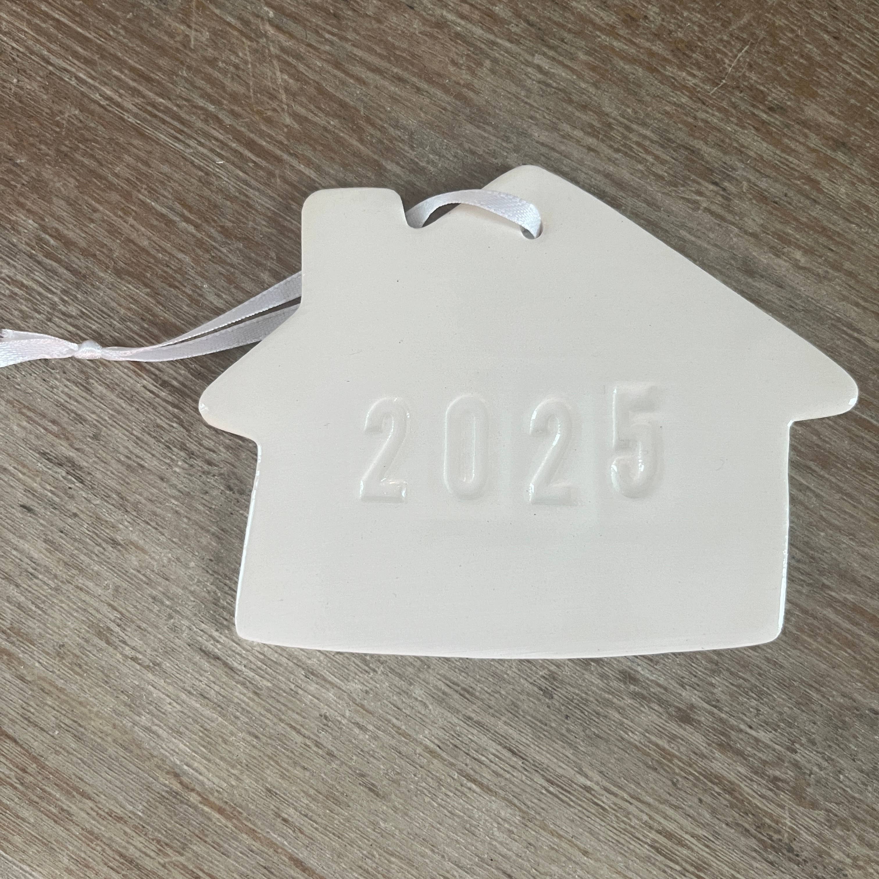 Chrissy Ann Ceramics - Vente Objets de décoration - Ornement de Noël en céramique New Home | Poterie artisanale2