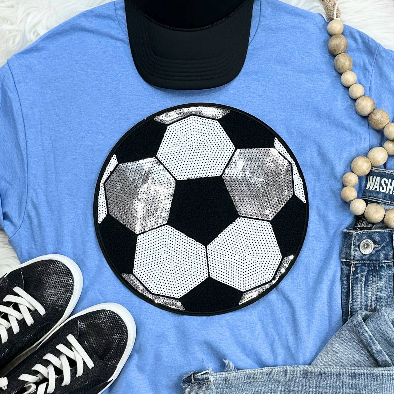 Trendy Tee Co. – T-shirt gráfica - Unissexo por atacado – Lantejoula Chenille Patch Tee Quotidiano2