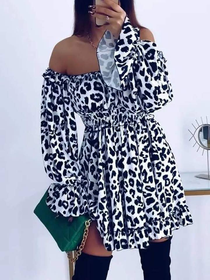 robe décontractée froncée à épaules dénudées et imprimé léopard pour la vente par Flarix