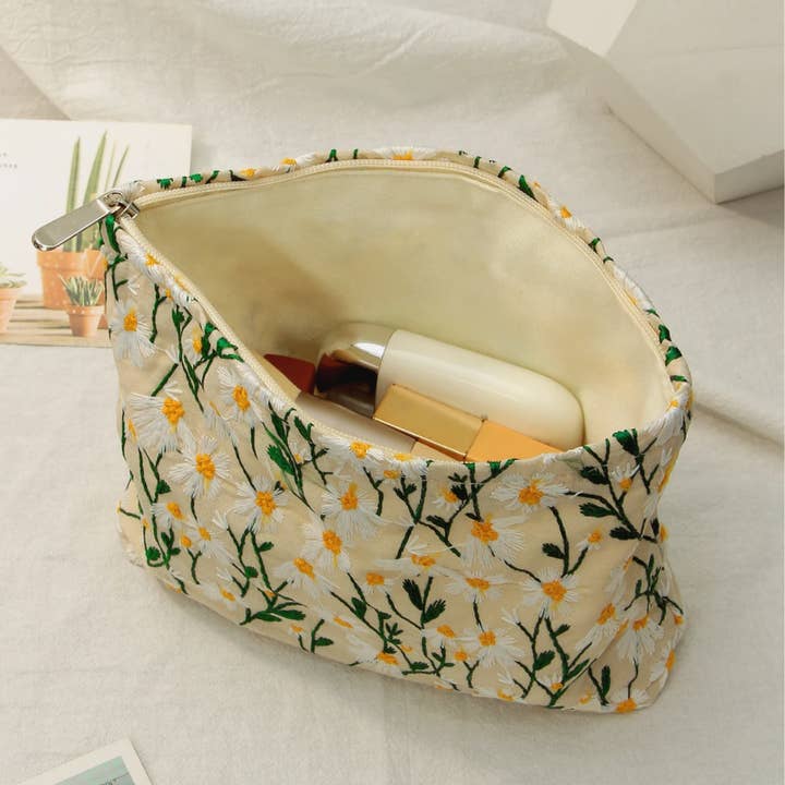 Ashlen – wholesale Make-up/cosmetic bag – EMBROIDERED FLOWERS MAKEUP BAG1