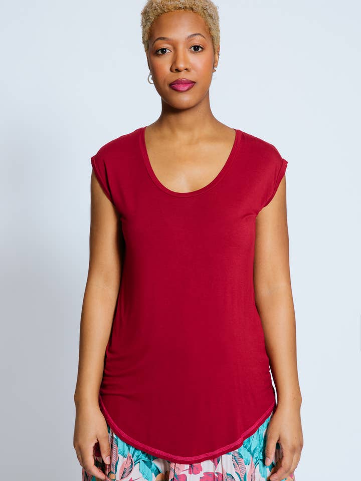 Haut à queue de chemise Kimi-Vord, vin pour la vente par KINdom