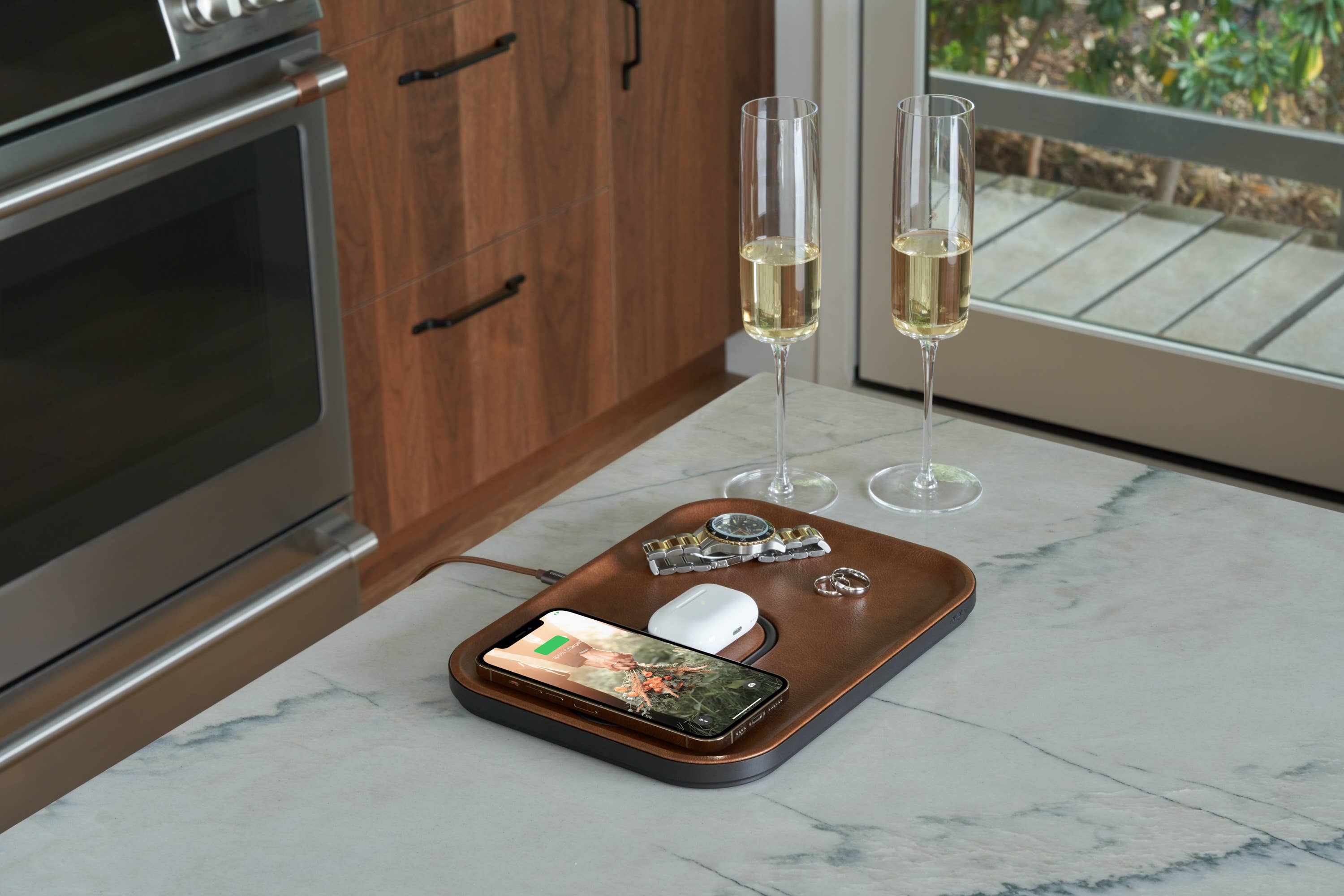 Courant – wholesale Telefondockningsstation och stativ – MAG:3 -Classics Läder Trådlös Dubbel Laddningsfack (Magnetisk)9