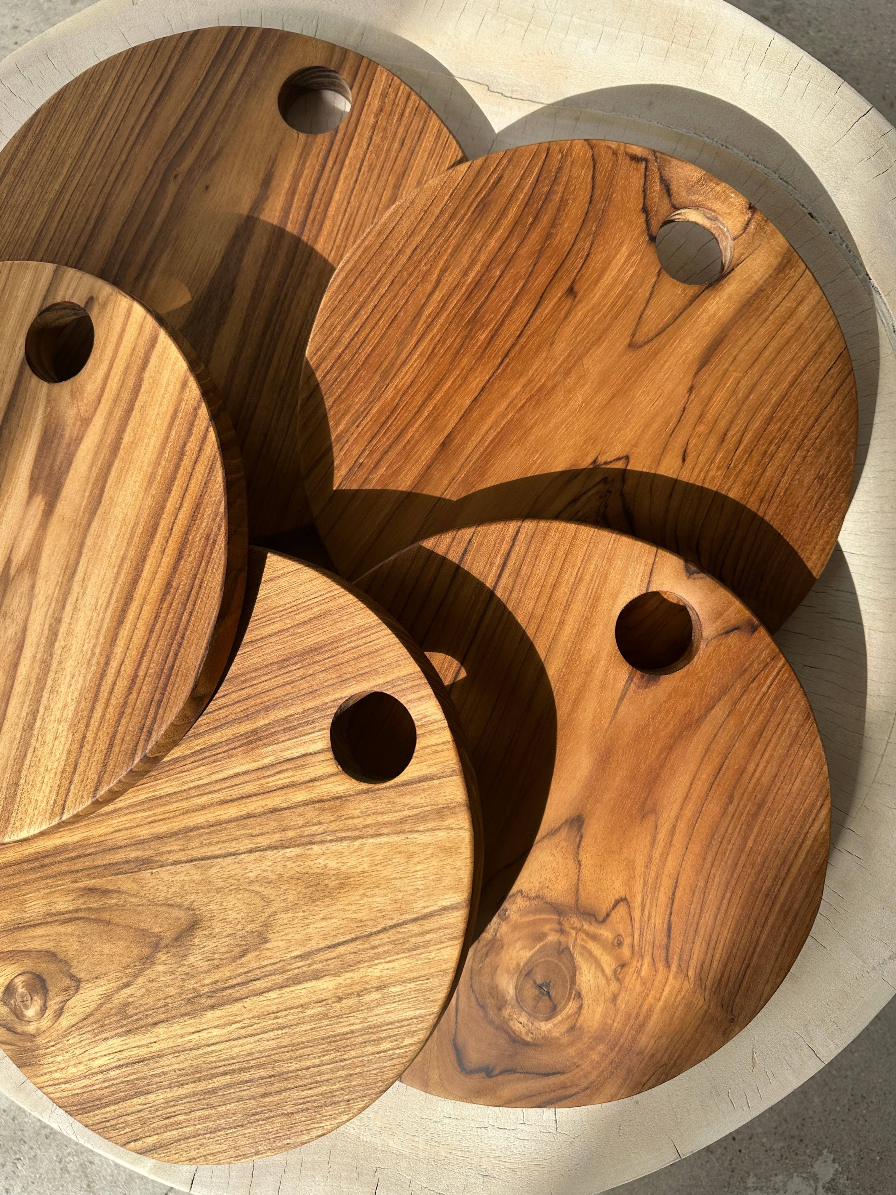 Office Objets – wholesale Skärbräda – Rund skärbräda i urholkad teak D:3030