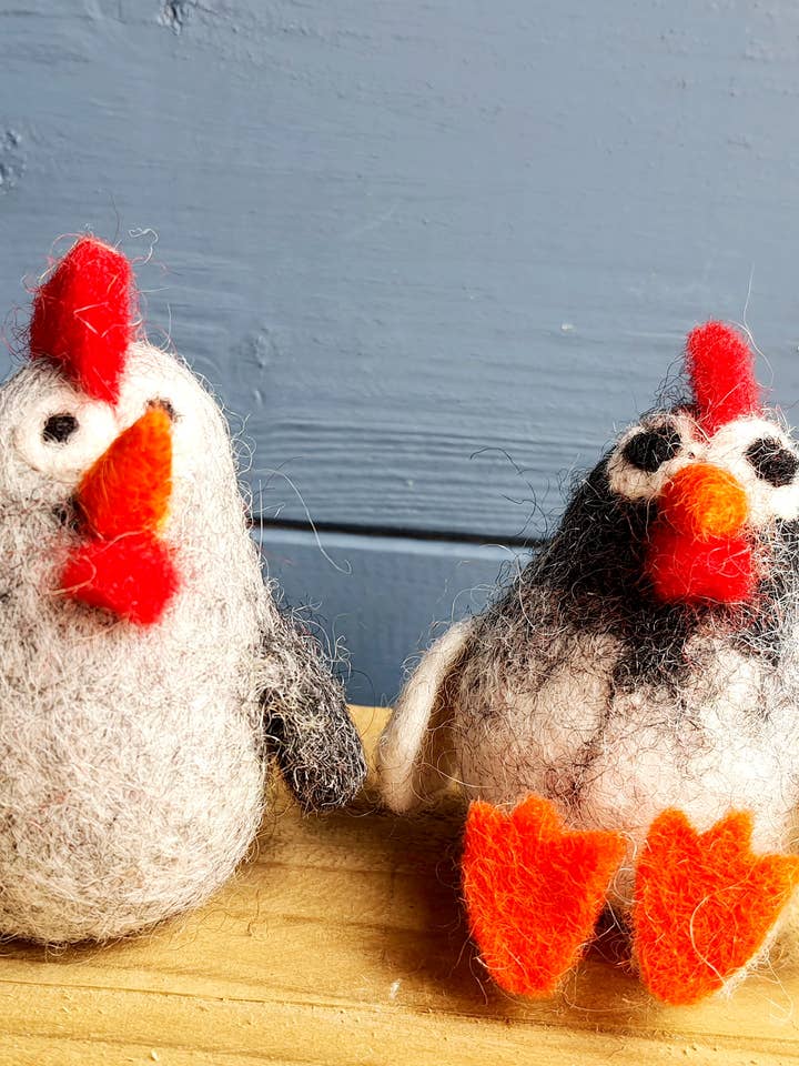 Handgefertigte Filz-Hühner für den Großhandel von Cool Trade Winds