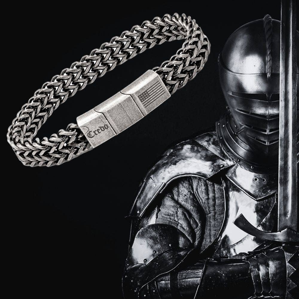 The Hero Company - Vendita all'ingrosso Bracciali a catena e a maglie - Braccialetto The Hero Company- Knight's Creed BELIEVE Credo: aiuta ad abbinare veterani con cani di servizio o da rifugio - Faire10