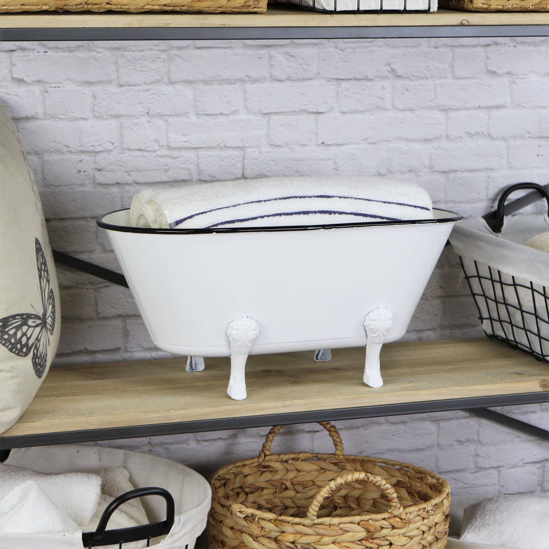 Cheungs Home Decor – wholesale Bath caddy – Lavande Metal Fleur-de-Lis Tub Decor - White3