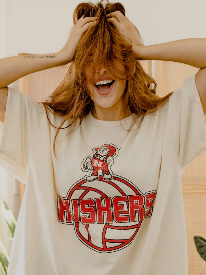 LivyLu - Wholesale Screen Printed T-Shirt - Unisex - Nebraska Huskers Volleyball Mascot Off White Thrifted Tee