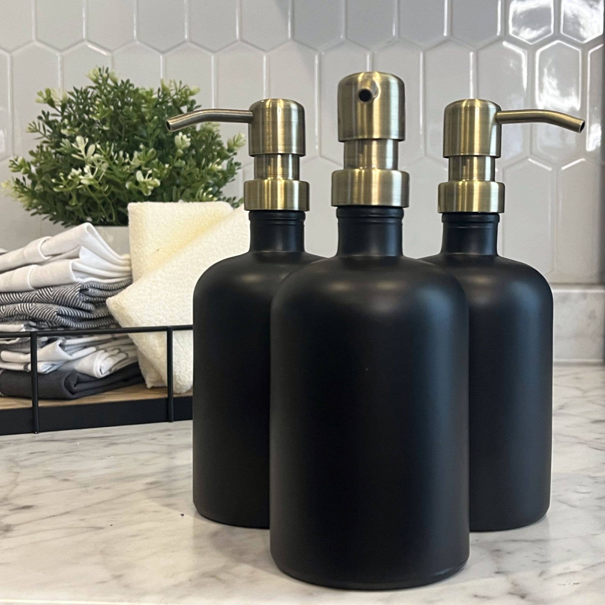 The Bottle Shoppe – wholesale Soap dispenser – 16oz Black Matte Glass Soap Dispenser bottle w/ metal pumps.1