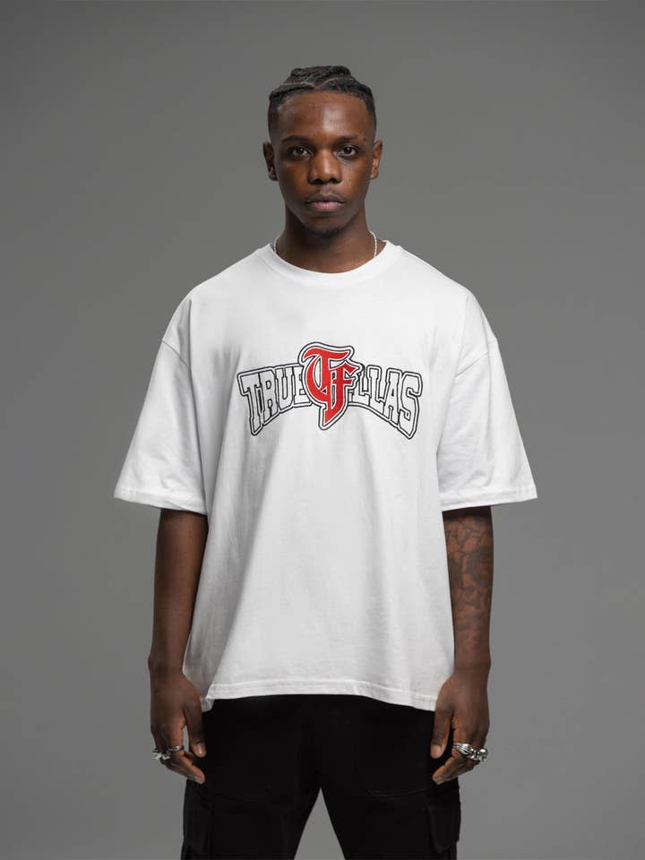 T-SHIRT 'MARTIAL' CON CUCITURE per la vendita all'ingrosso da parte di True Fellas