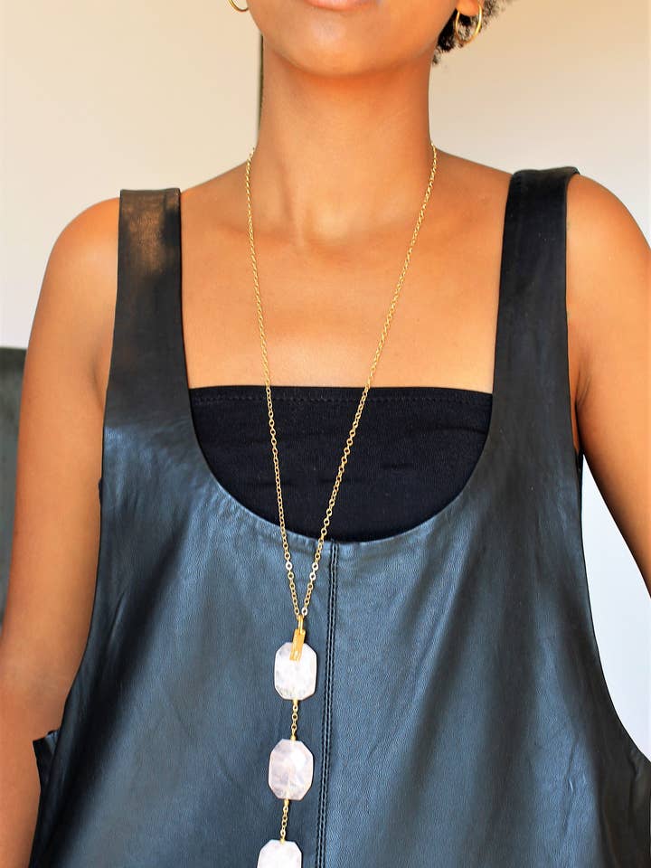 Collana lunga Rif. Triágatas per la vendita all'ingrosso da parte di lamauri complementos