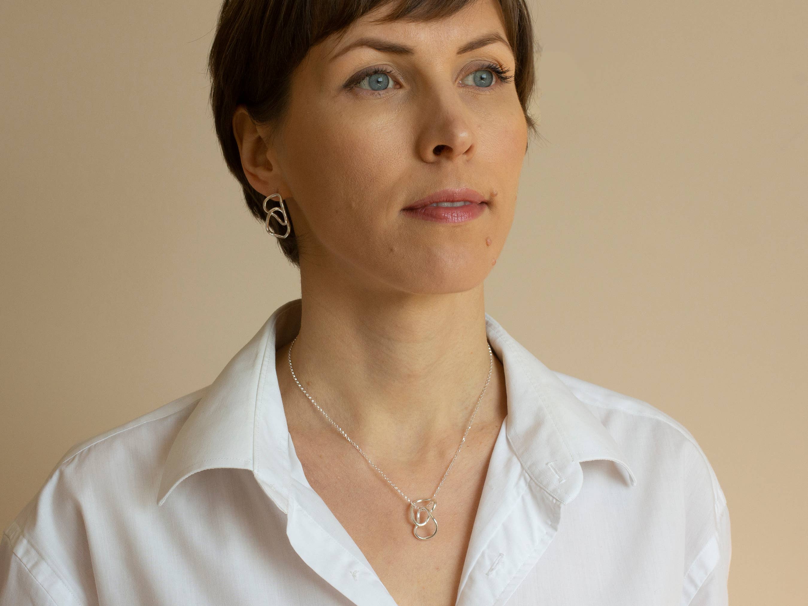 Elina Briede Jewelry - Wholesale Pendant/Charm Necklace - Simple interlinked necklace4