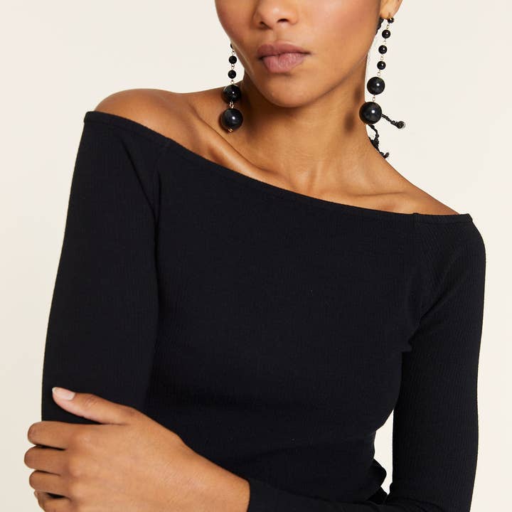 TOP CANALÉ CUELLO BARCA NEGRO and other Purchase Wholesale rollos cuero. Free Returns & Net 60 Terms on Faire trending on Faire.