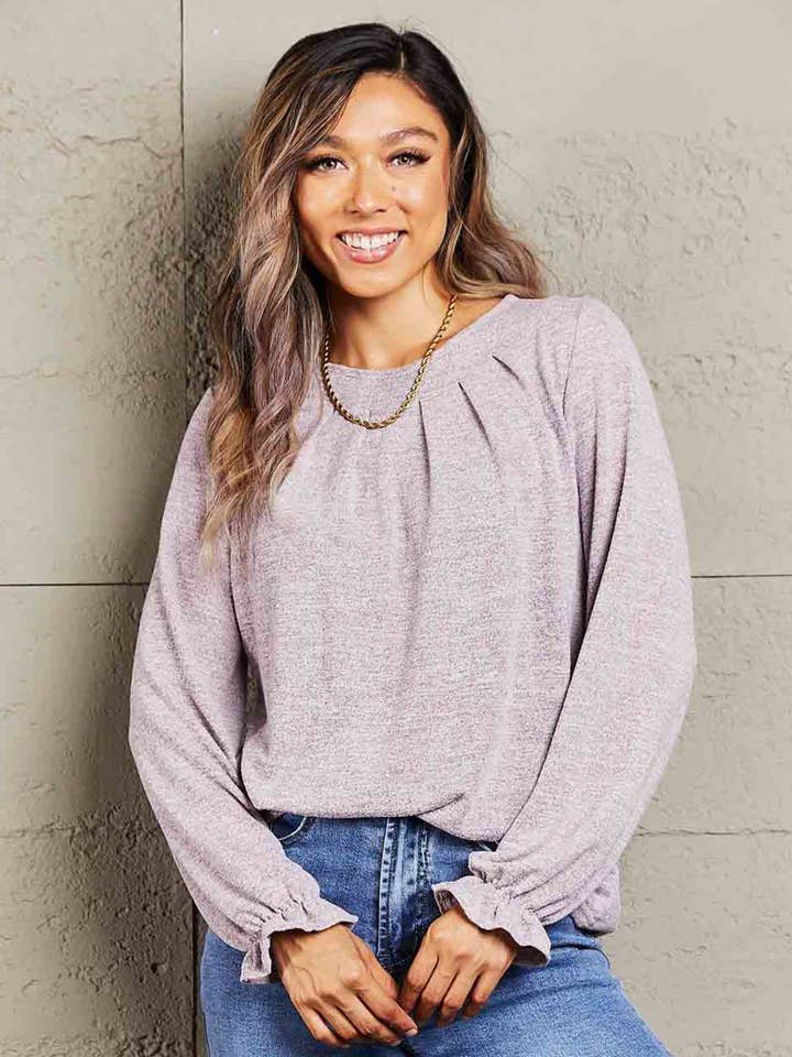 Blusa Mandy de manga larga con vuelo y cuello redondo para venta al por mayor de ClassiQ