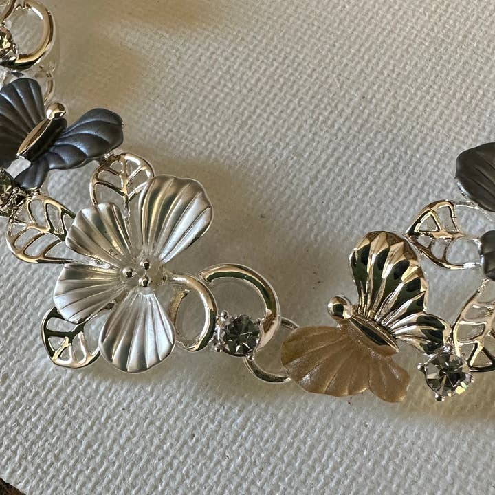 Carol Young Silver - Wholesale Jewelry Set - Sparkling Butterfly Necklace & Earring SET Jewelry4