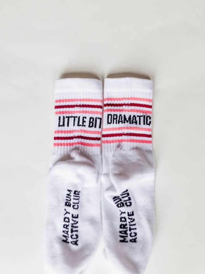 Calzini sportivi con slogan "Little Bit Dramatic" MBAC per la vendita all'ingrosso da parte di Mardy Bum Active Club