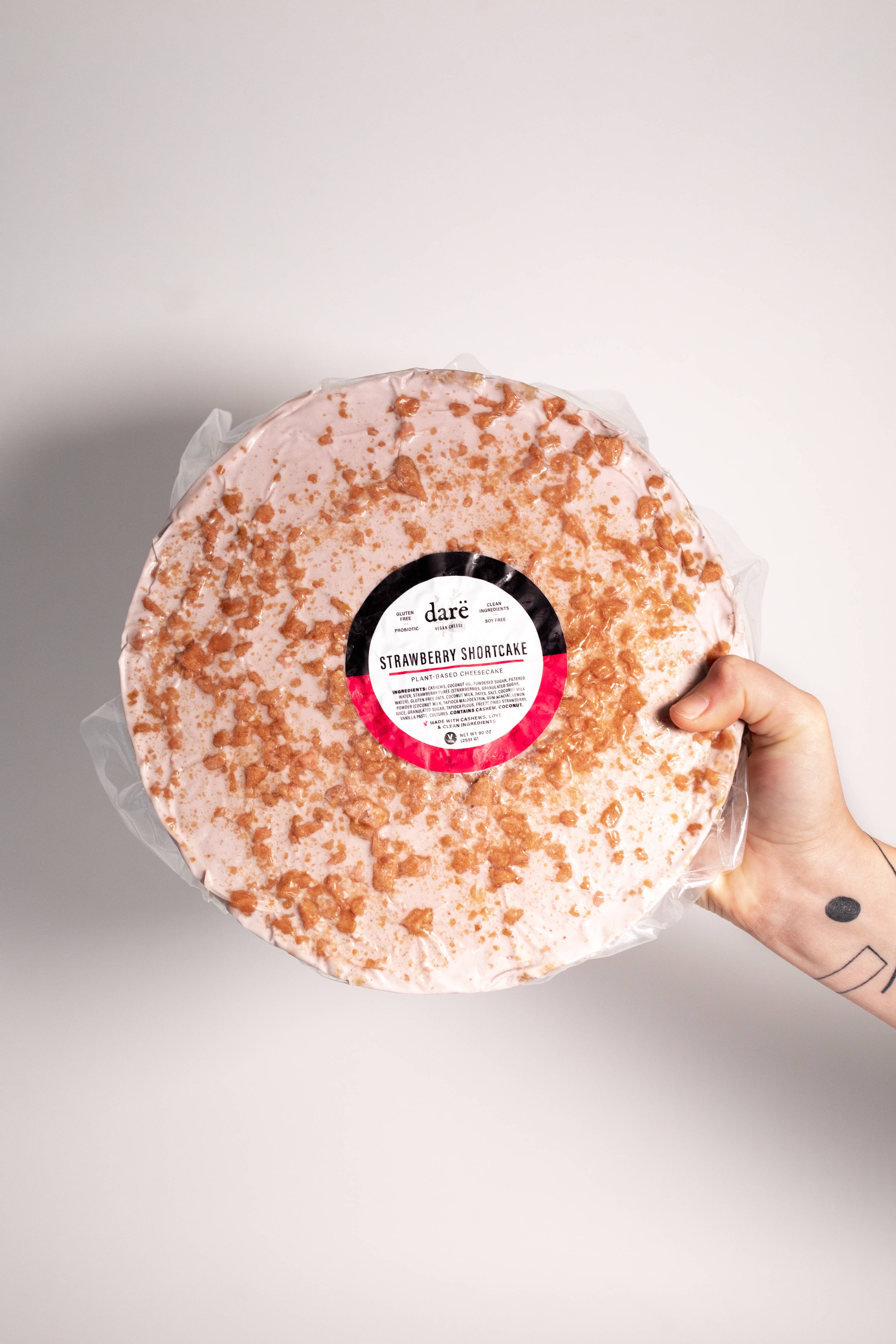 Darë Vegan Cheese - Wholesale Cake - Strawberry Shortcake Plant-Based Cheesecake1