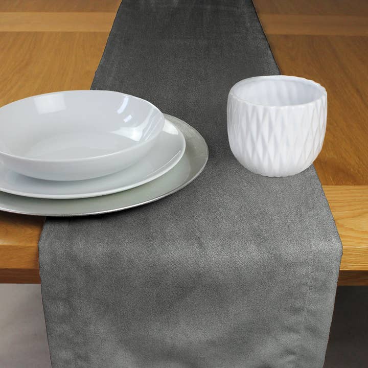 Matt Blød Sølv Velvet Bordløber for engroshandel hos Mcalister textiles