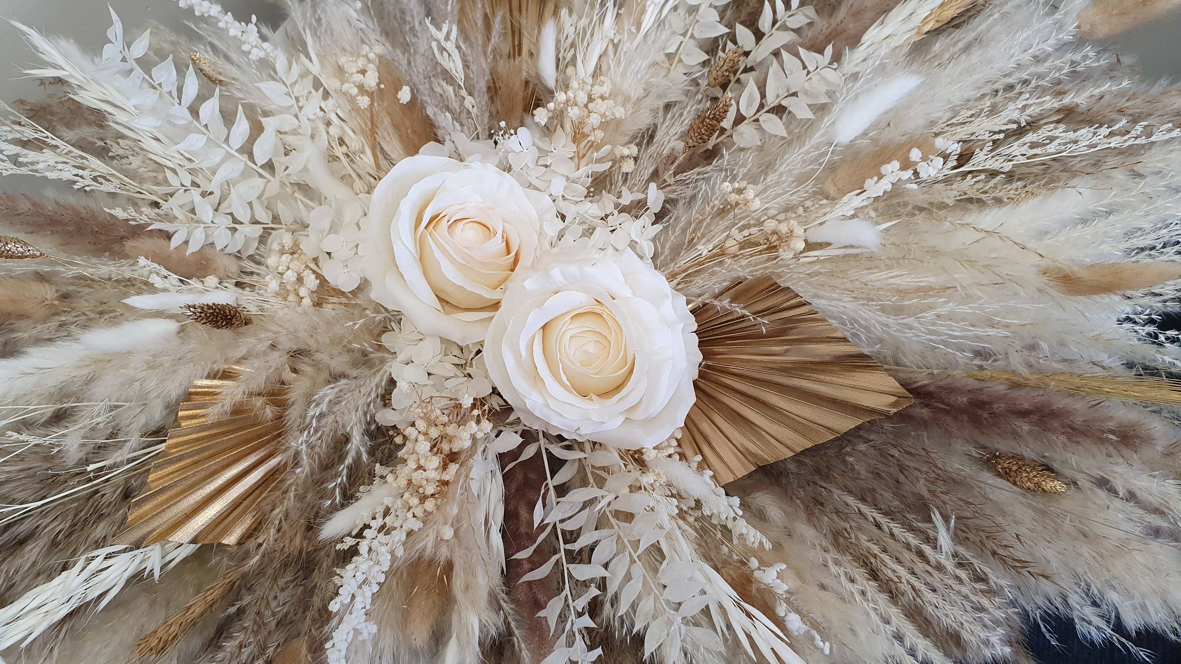 Opal Lily - Wholesale Dried/Pressed Flowers - Dried Pampas Wall Decor - Brown4