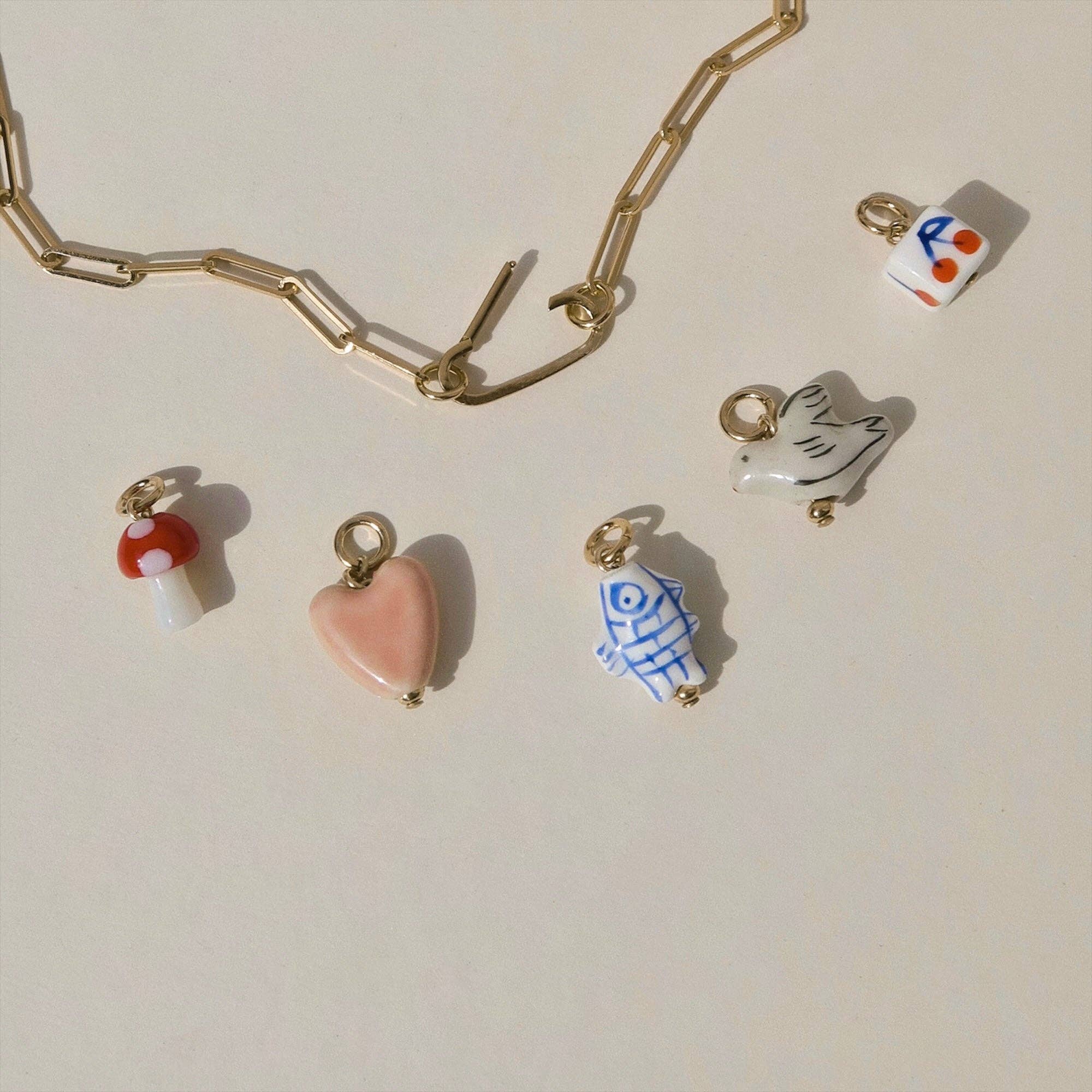 Mod + Jo - Wholesale Individuele bedel/hanger - Coco gladde karabijnhaak met gouden laag1