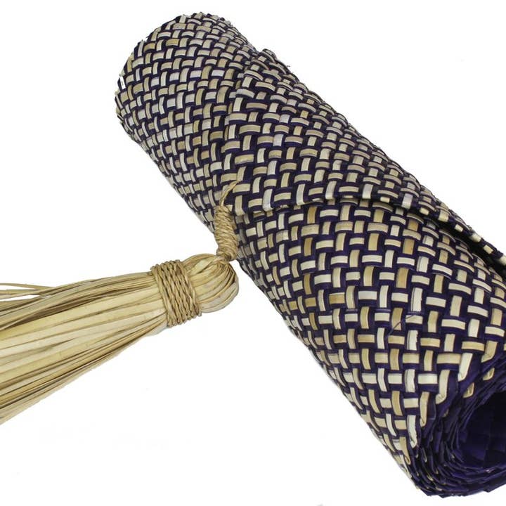 Chemin de table tissé à la main de Pandan Paille Violet/Naturel pour la vente par The Niger Bend