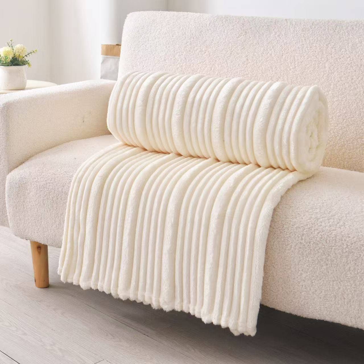 FLUFFERY - Wholesale Throw Blanket - Plush Flunnel Throw – Ultra Soft Ribbed Blanket Texture2