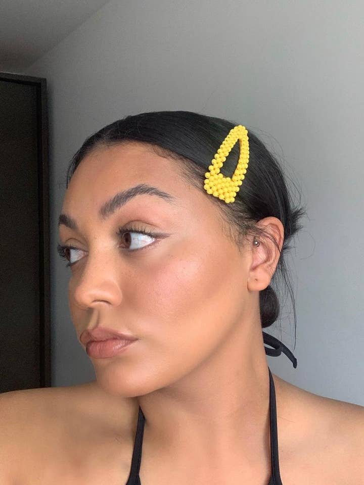 PINZA CON CUENTAS EN AMARILLO POP COLOR ARUBA para venta al por mayor de Laura Elizibeth Fashion Limited