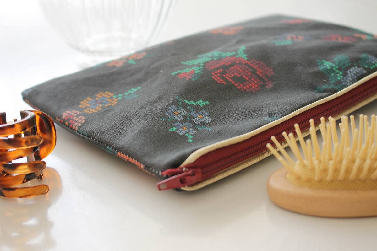 Sabrina Trefle - Wholesale Pouch - Women's - Alna zippered pouch with embroidered flowers