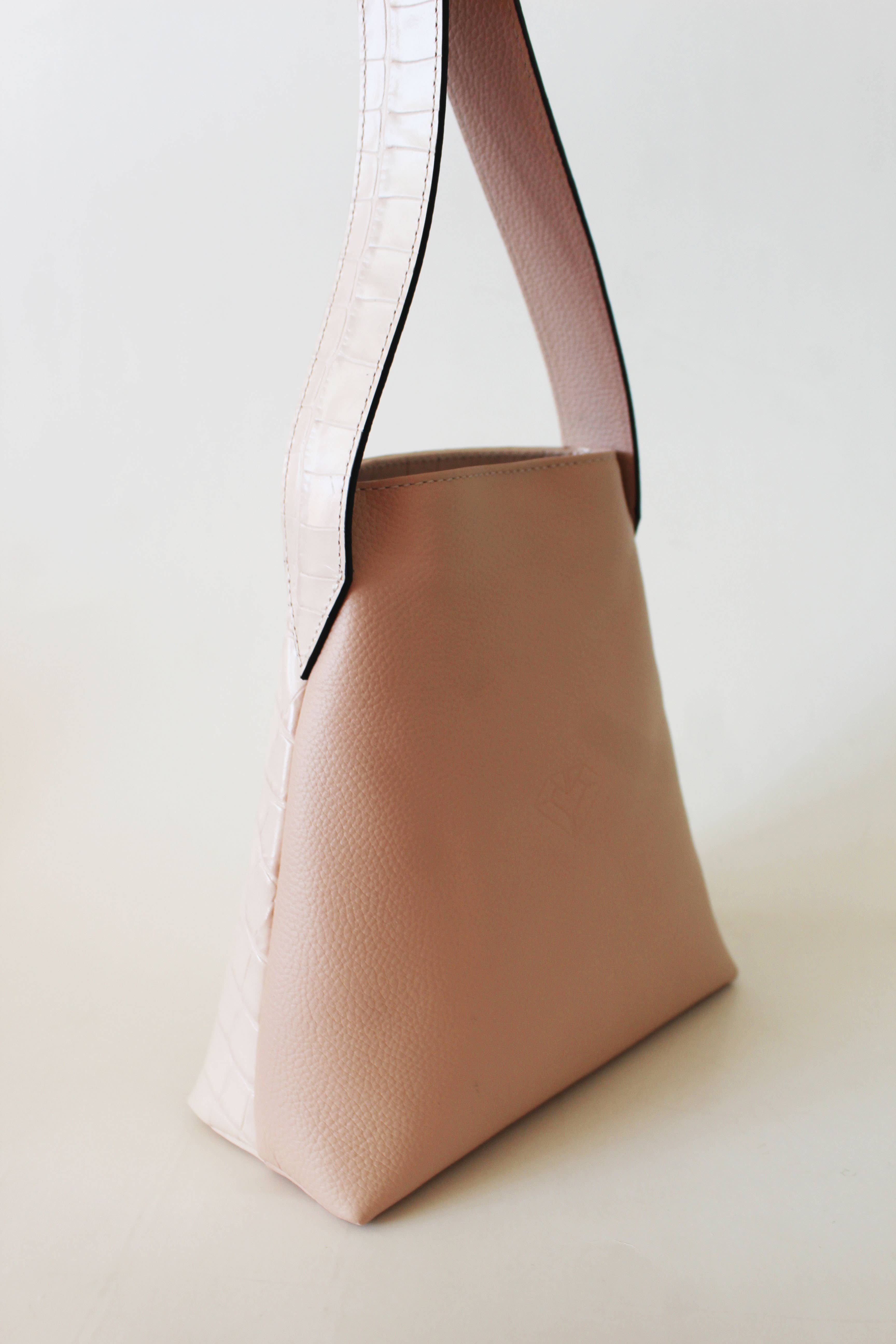 Carmen Berdonces - Vente Sac porté épaule – femme - Sac sachet en cuir nude1