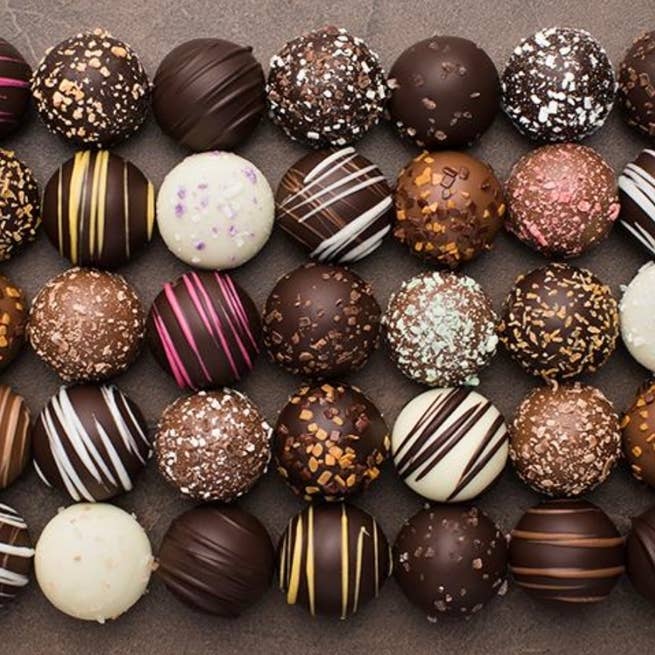 Bear Creek Candy Kitchen - Vendita all'ingrosso Confezioni di cioccolatini - ✨ Tartufi e nocciole, scatola grande da 241