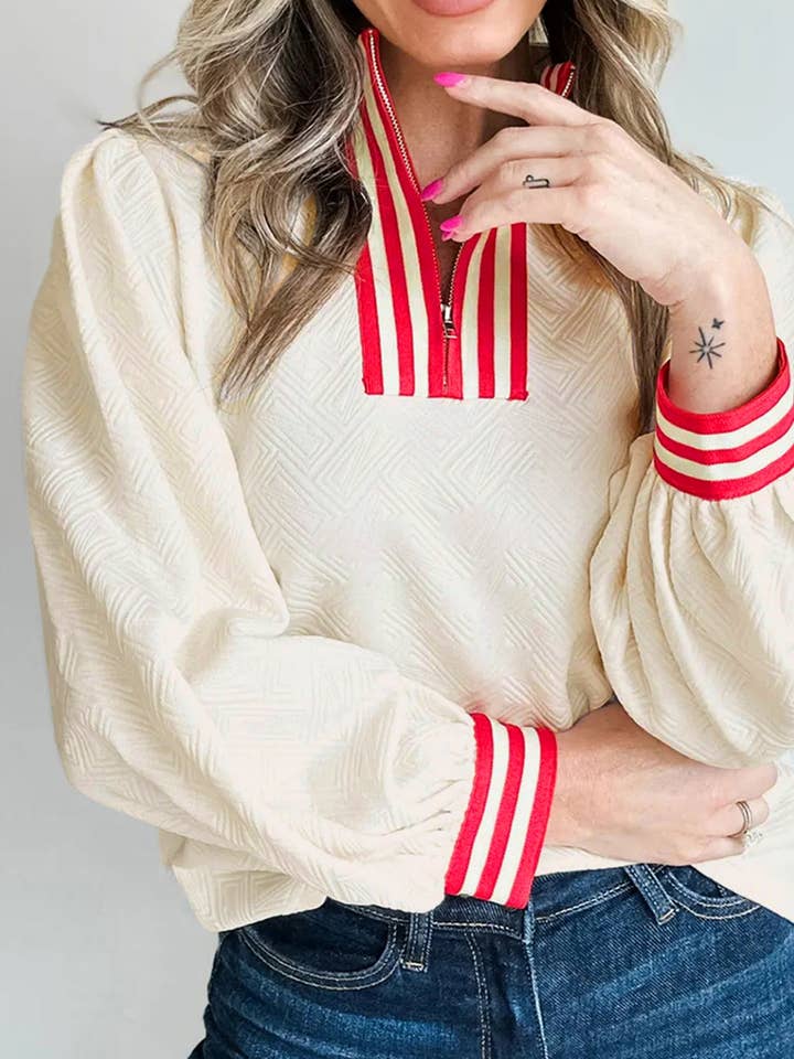 Vit texturerad stickad tröja med kontrasterande randig accent och dragkedjekrage. för wholesale av Shoppe247