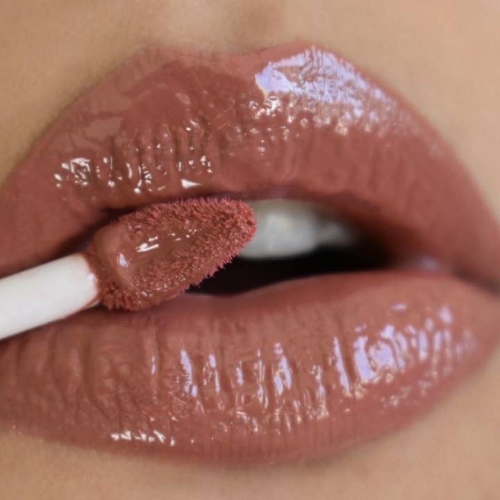 Amber - Your Lips But Better Gloss for wholesale by Aeva Beauty